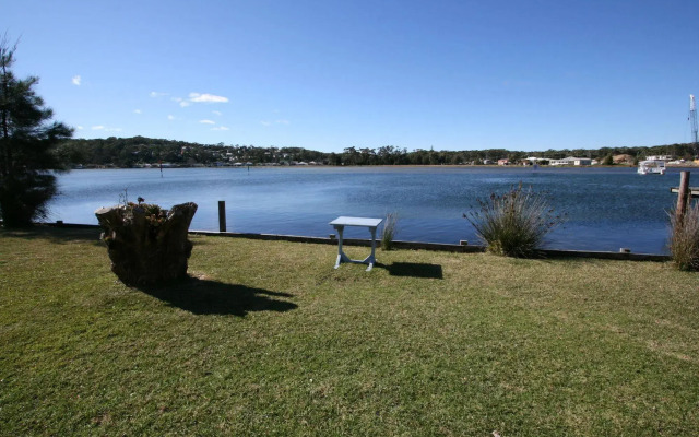 Lake Edge Holiday Units