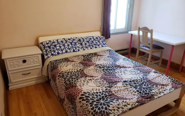 Apartment near Metro Monk Station