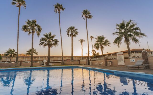 El Camino Hotel & Suites