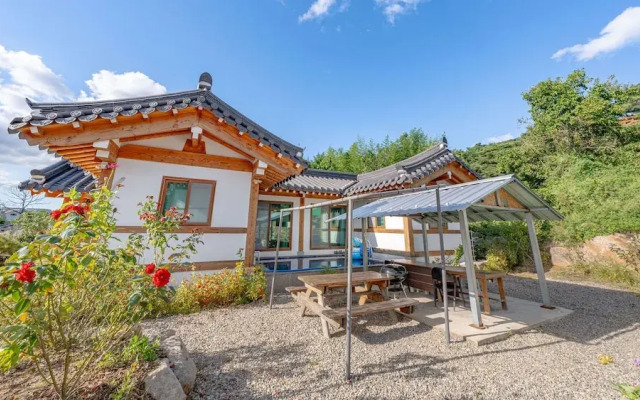 Gyeongju Adamwon Hanok Dokchae Pension