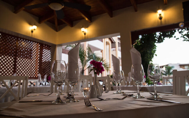 Los Flamencos Aparthotel