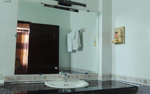 Phuong Dong Hotel