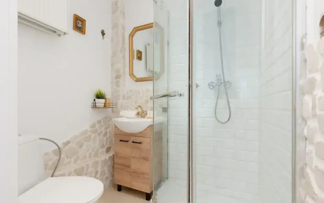 Bright Apartment Wola by Renters