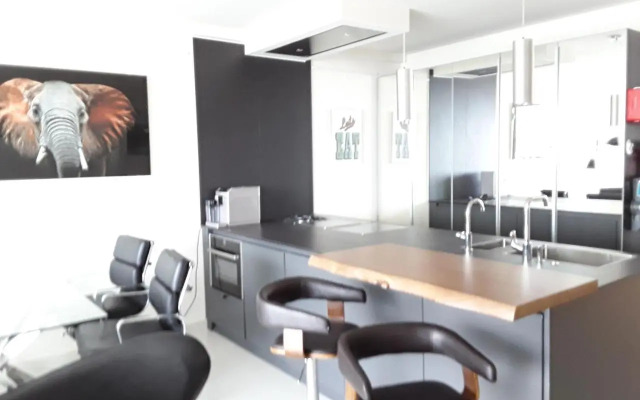 136 A First Line sleeps 6