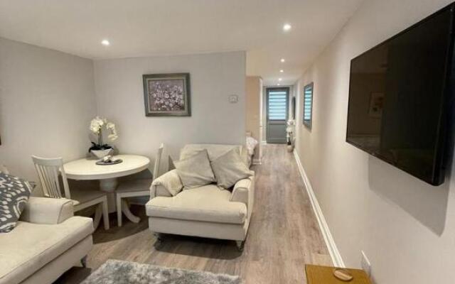 Dancy Mews Over 30's Only apartment