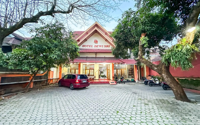 OYO 759 Hotel Dewi Sri
