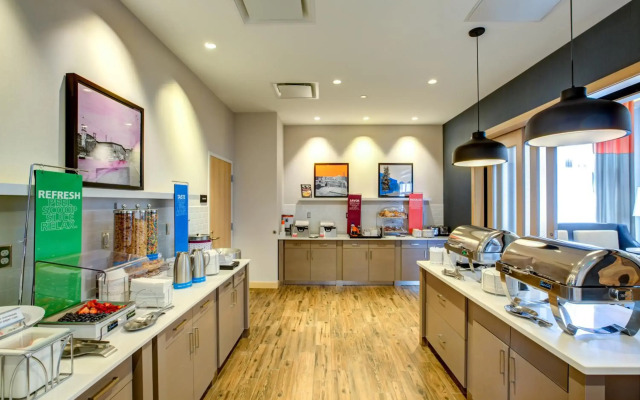 Hampton Inn & Suites Boston/Waltham
