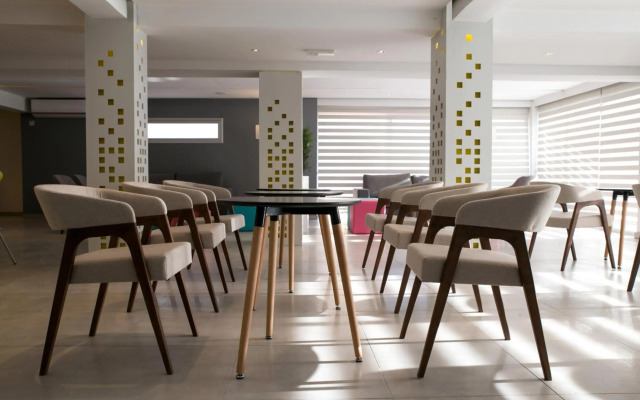 Flora Maria Hotel & Annex Apartments