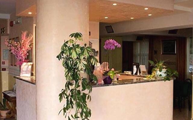 Hotel Monica