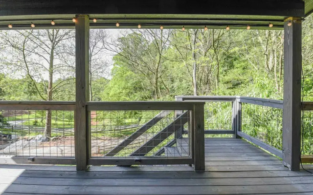 Plum Perfect Hideaway by Avantstay Near Downtown