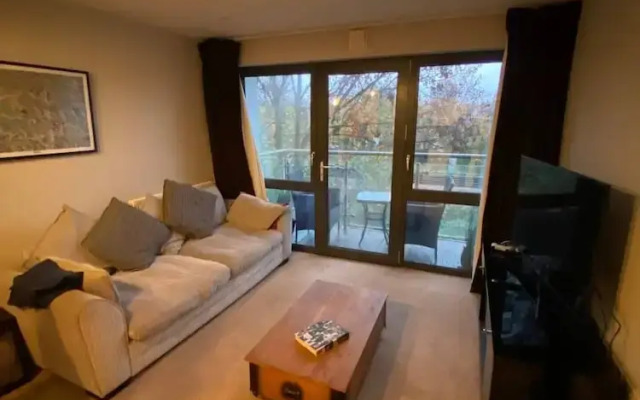 Inviting 2BD Flat W/private Balcony - Battersea!