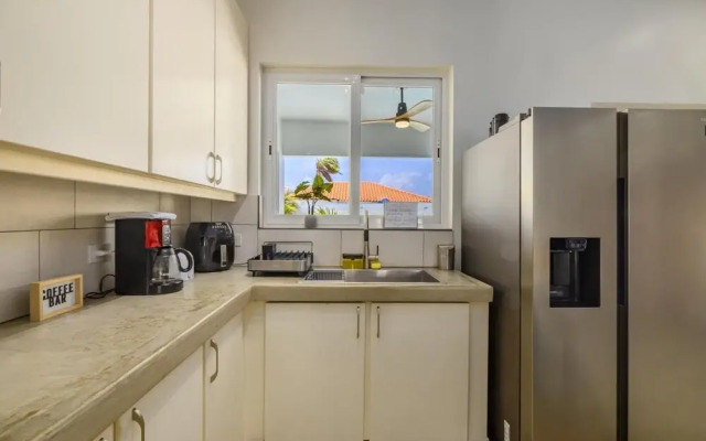 NEW Modern 4BR 4 5BA w Pool Outdoor Dining