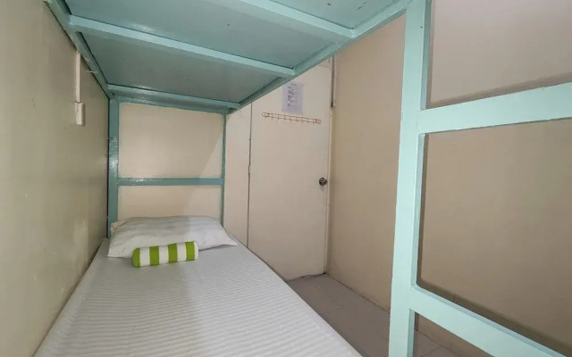 Resort’s Side Hostel near Shangrila