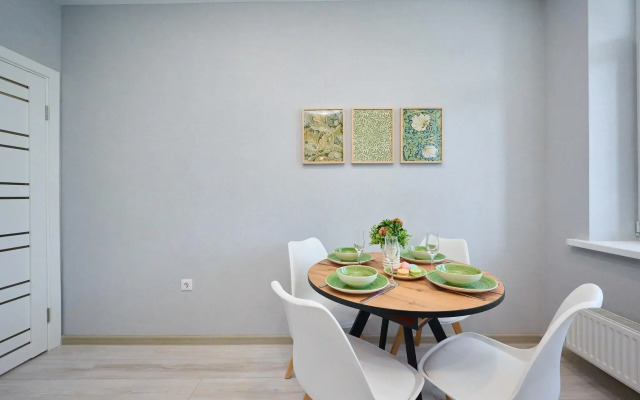 Йо Плейс на улице Героя Николая Шевелёва 17