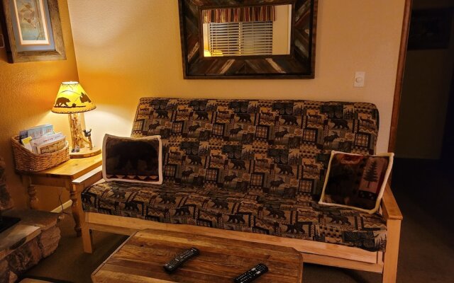 Hillcrest Suites & Cabins