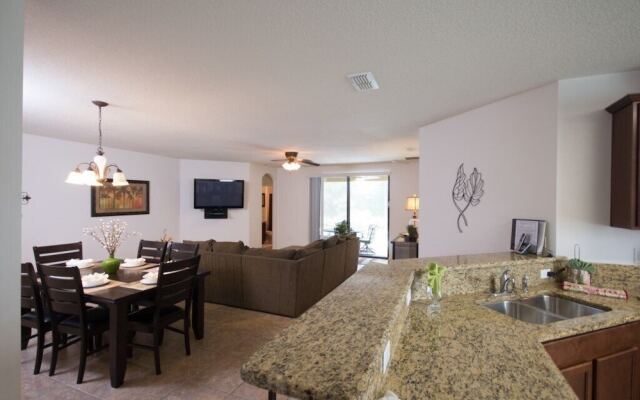 Robert's Cypress Pointe 5 Bedroom Home by Redawning