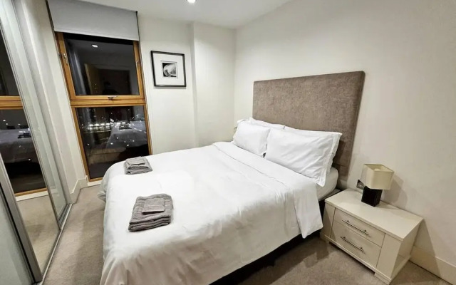 Canary Wharf Skyline Retreat