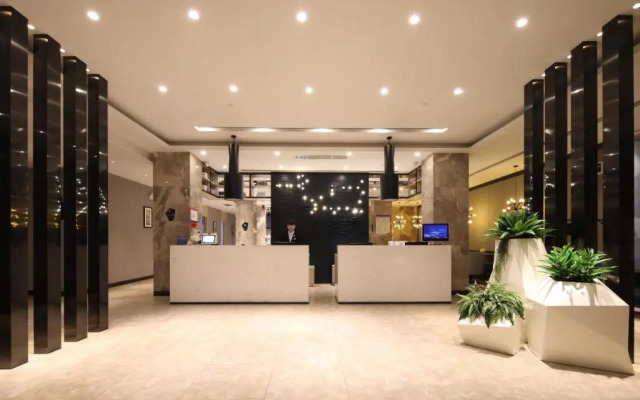 Echarm Hotel (Wuhan Jianghan Road Pedestrian Street)