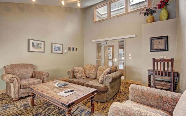 1710 The Willows 1 Bedroom Condo by RedAwning