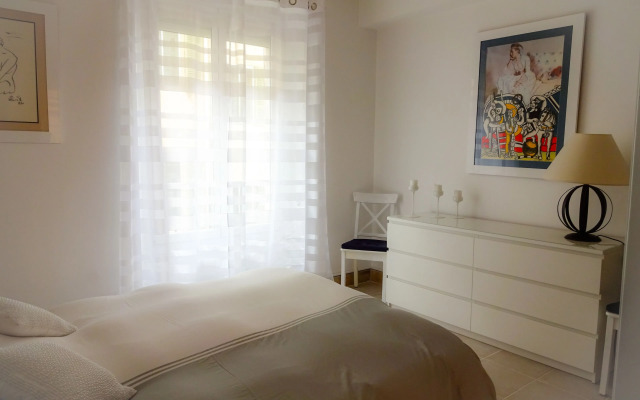 Le Pytheas Vieux Port Marseille