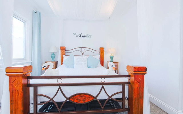 OYO Pier Hotel