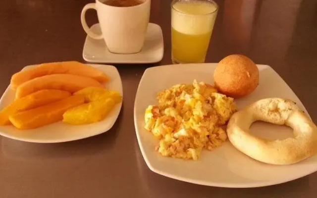 Hotel Ribera Del Rio Av 2N