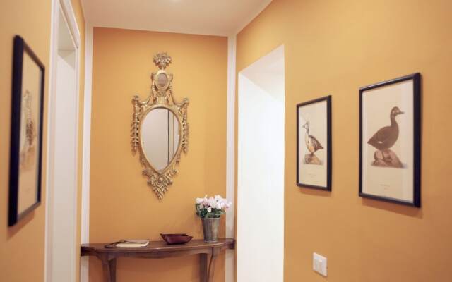 Elegant and Cozy City Center for 5 - Two Bedroom Apartment, Sleeps 5