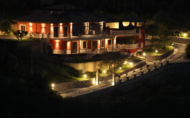 Villa Rosaria con spa e piscina interna