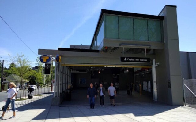 A-Center of Capital Hill- Sleep 2