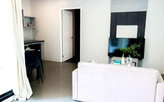 RQ Bangkok Sukhumvit 107 by Collection O
