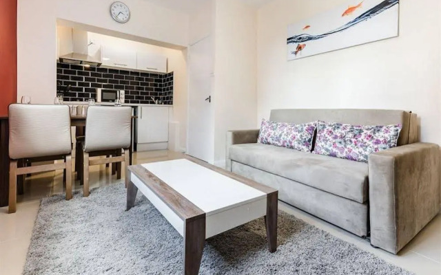 Aldgate Commercial House Apartments