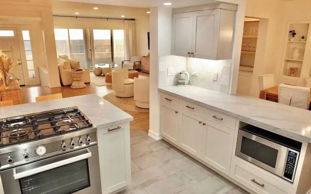 Beachfront Estate - LB Peninsula