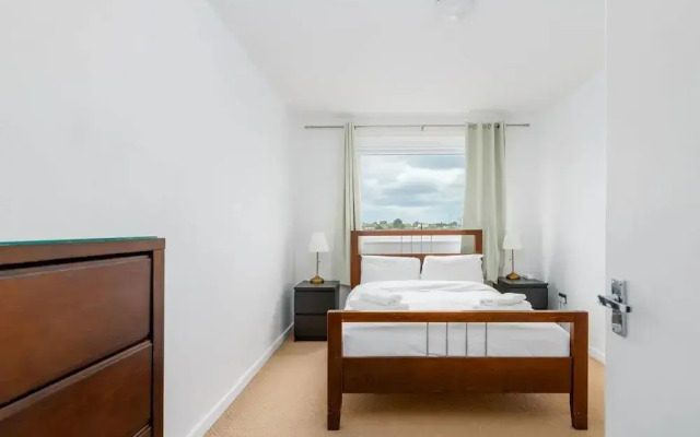 Amazing 2 Bedroom Flat in East London, Fits 5