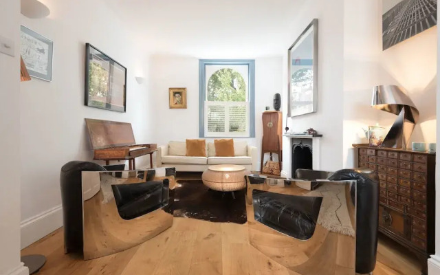 Beautiful Chiswick Home With Garden