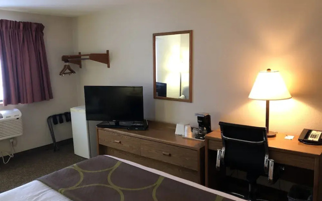 Super 8 Salmon Arm