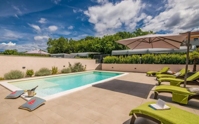 Beautiful Home in Brzac With Wifi and 2 Bedrooms