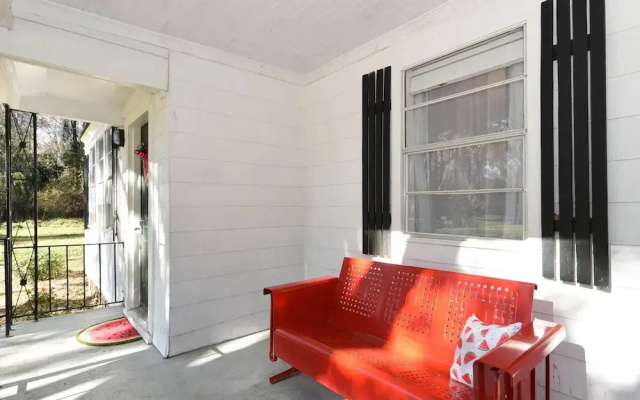 Summertime Pet-friendly 30 min Savannah