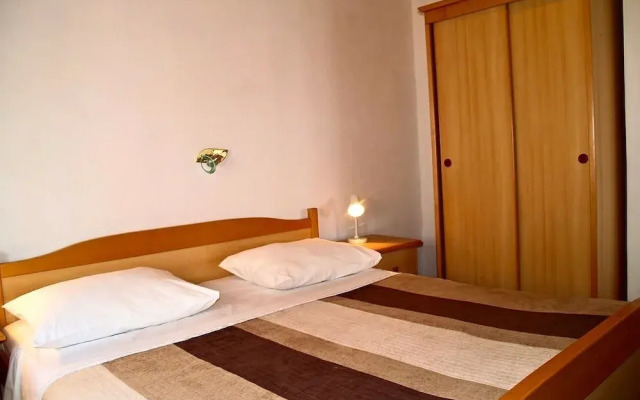 Sea View Apartment Reno, Sleeps 5