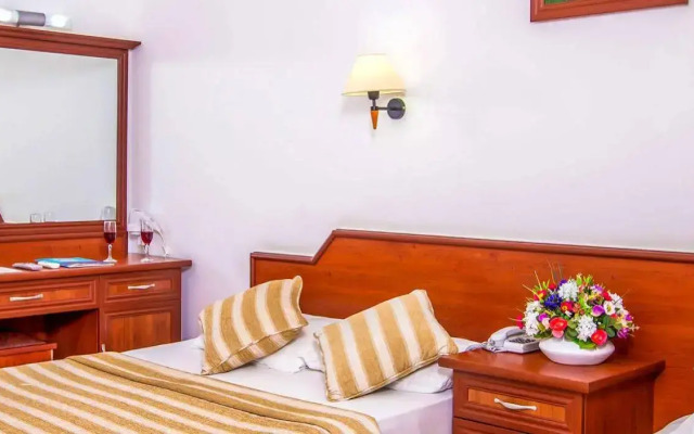 Отель Xeno Eftalia Resort 