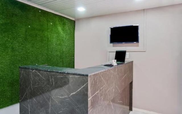 OYO 28474 Hotel Worldking