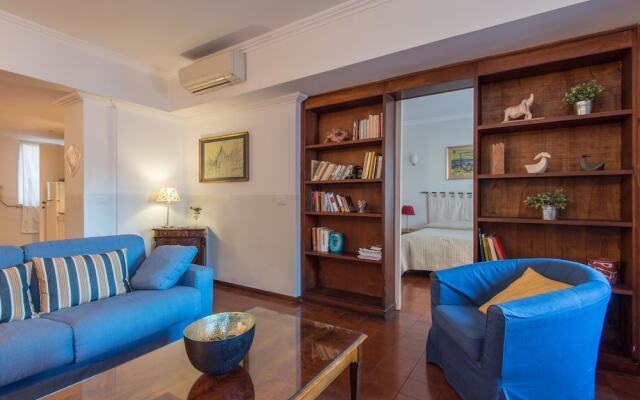 RSH Giulia Large Piazza Navona Apartment