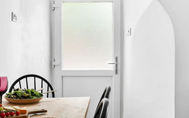 Coombe Bank in Teignmouth