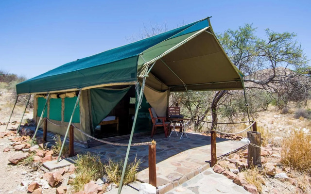 Etusis Lodge