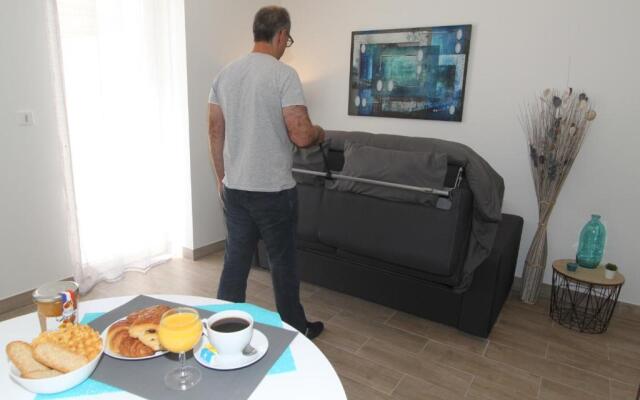 Le First by EasyEscale