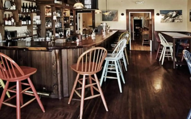 Valley Ford Hotel