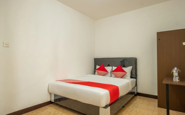 OYO 1460 Anyelir Residence