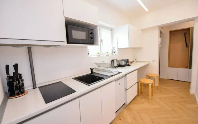Blue Moon - One Bedroom - Romana Square