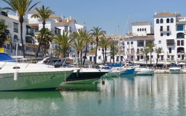 Superb Seafront Apartment Marina Real 305