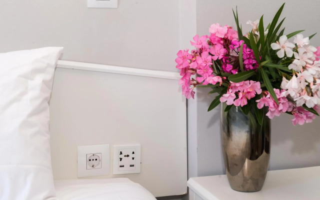Rooms 48 by Zante Plaza