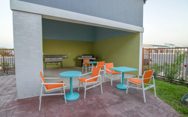 Holiday Inn Express & Suites Raymondville by IHG